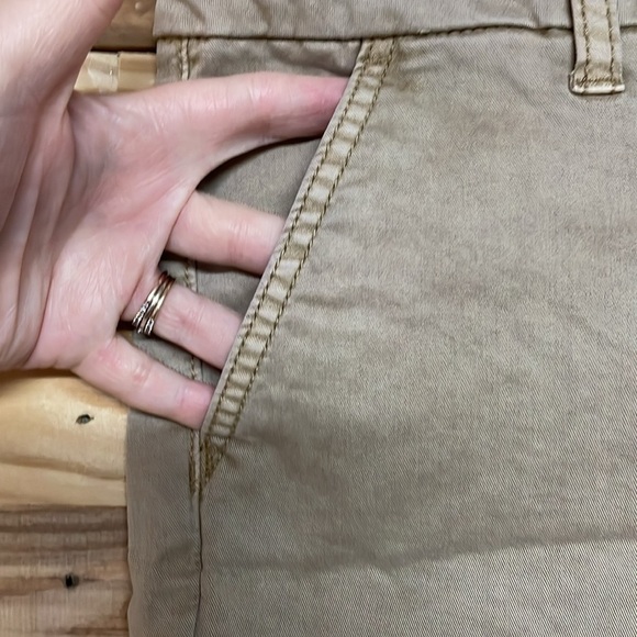 American Eagle Outfitters size 8 Midi Chino Tan Color Mid-rise 5” Inseam Shorts - Picture 2 of 12